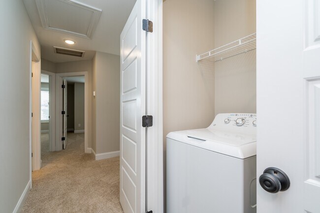 Building Photo - 31 Thunderbolt St