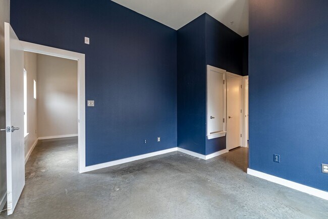 Building Photo - Where South Congress Feels Like Home: Apply today & Receive $500 off your first FULL month’s rent!