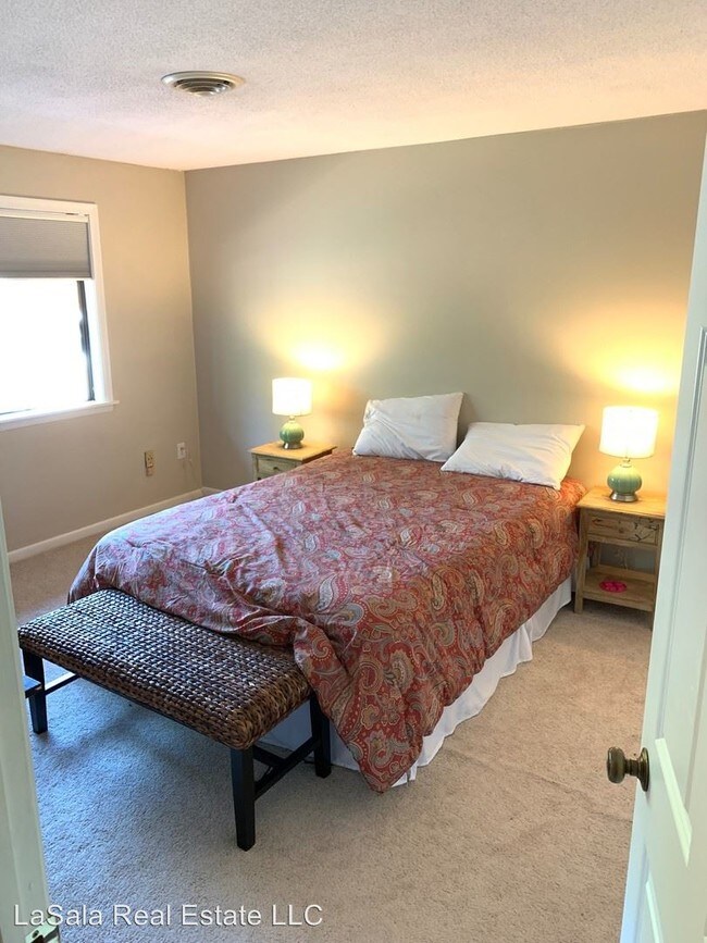 Building Photo - 596 Mountain Rd