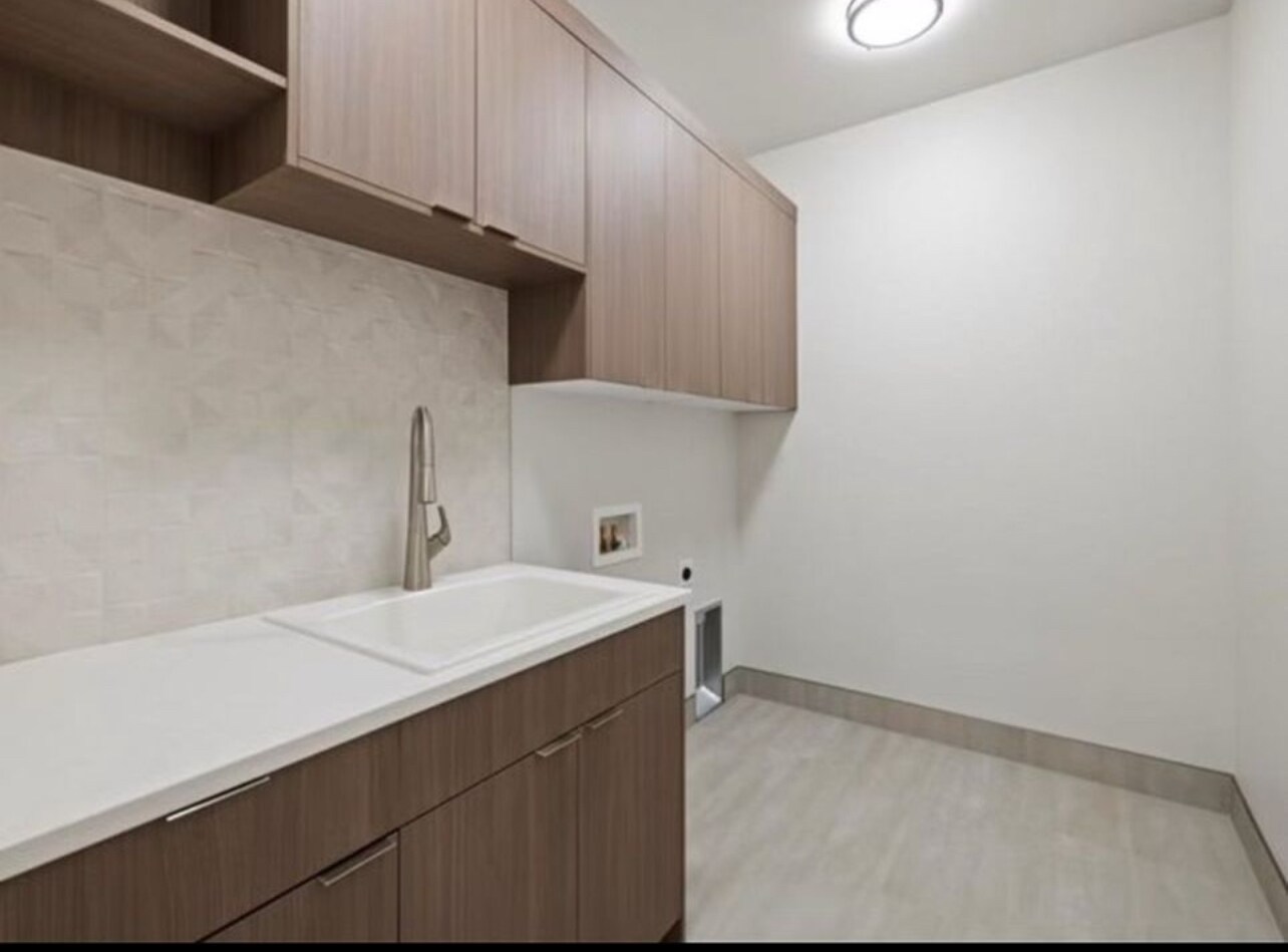 Building Photo - 2932 Tarragon Ave