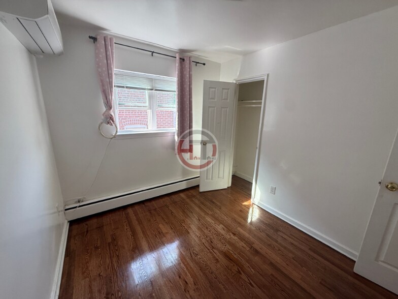 Building Photo - 1851 Mayflower Ave