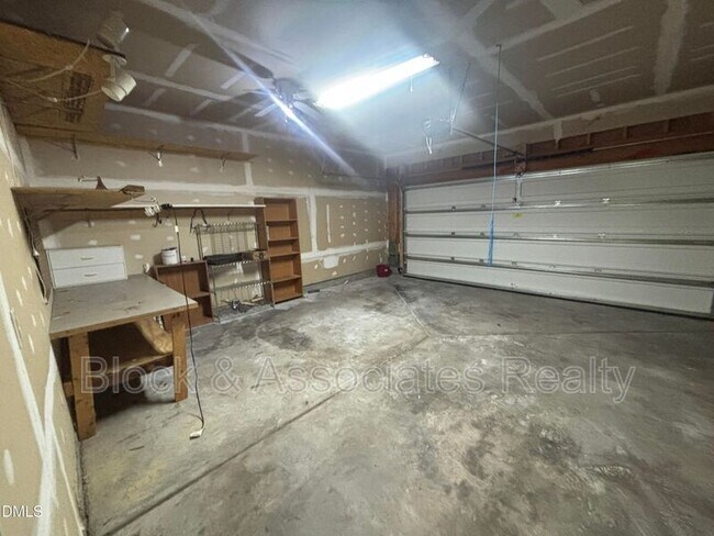 Building Photo - 4 White Spruce Ct