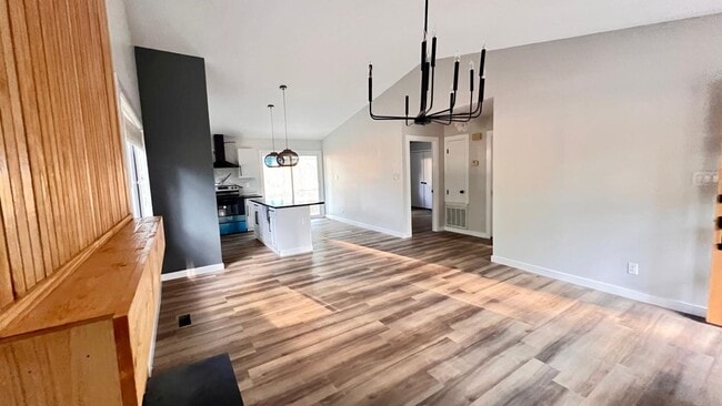 Building Photo - Stylish 2-Bed Carrboro Home with Private Patio