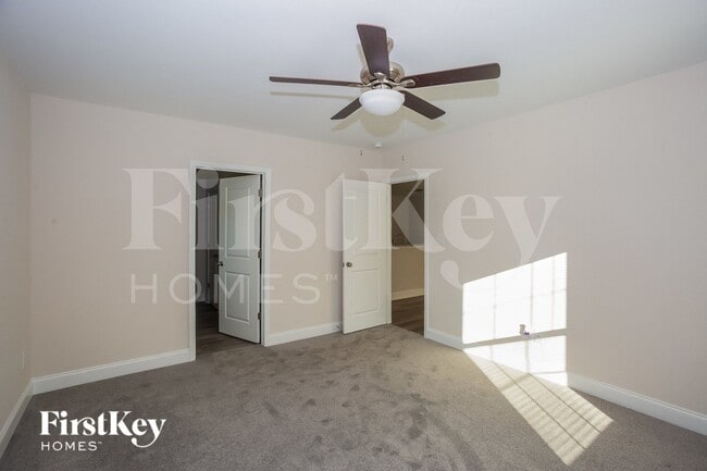 Building Photo - 628 E Ketchie St