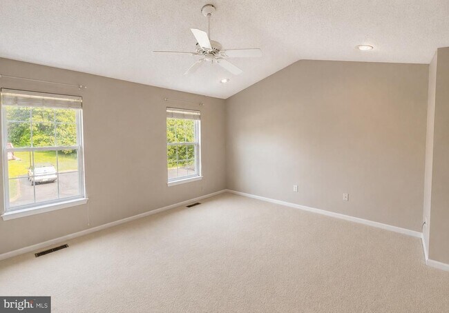 Building Photo - 1042 Colin Dr