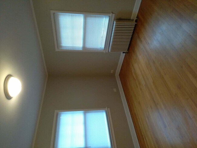 Building Photo - 837 Mulford St