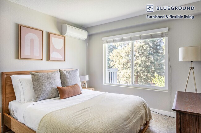 Building Photo - 655 S Fair Oaks Ave