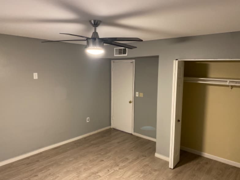 Building Photo - 3331 W Del Monico Ln