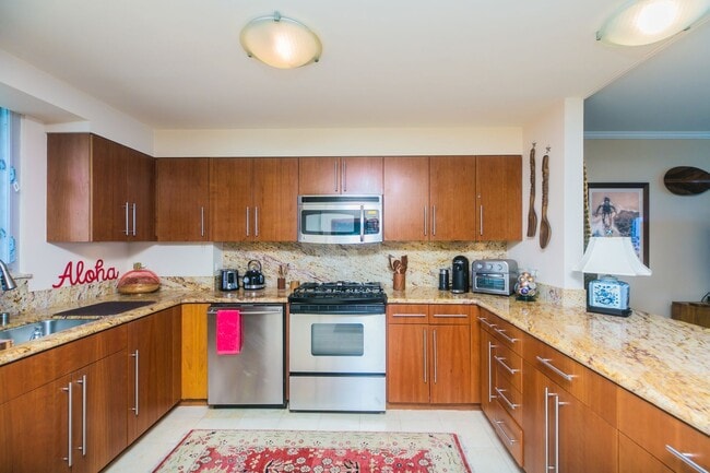 Building Photo - Breathtaking Ocean and Mountain View One Bedroom