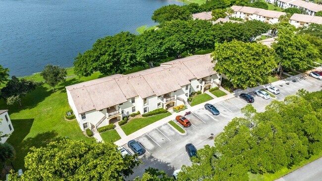 Building Photo - 2900 Olivewood Terrace