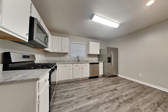 Building Photo - 18623 Singing Woods Dr