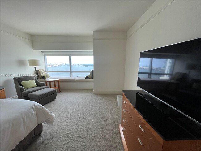 Building Photo - 1435 Brickell Ave