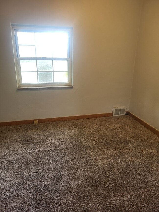 Building Photo - Beautiful 3 bedroom in Verona!