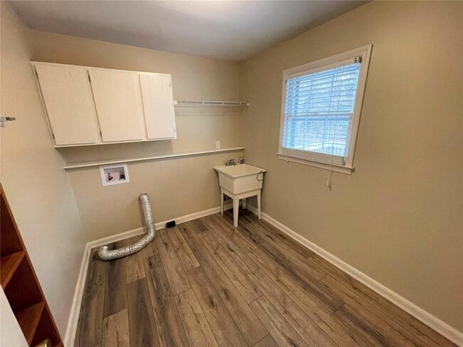 Building Photo - 1150 Falstaff Dr
