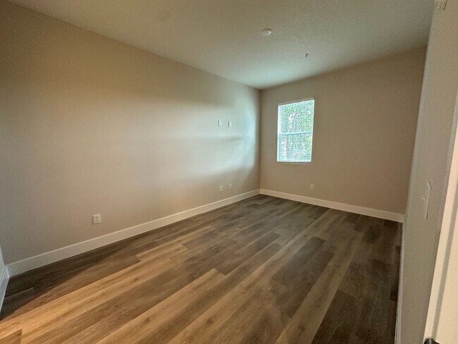 Building Photo - 4424 S Texas Ave