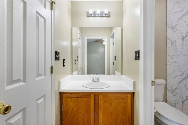 Building Photo - 314 Country Club Dr