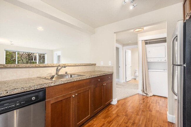 Building Photo - 300 N 130th St