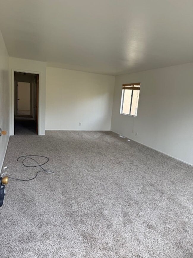Building Photo - Large Three bedroom two bath home walking distance to downtown Monterey, DLI, MIIS and the Warf