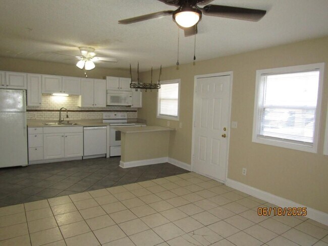Building Photo - 4150 Horseshoe Rd N