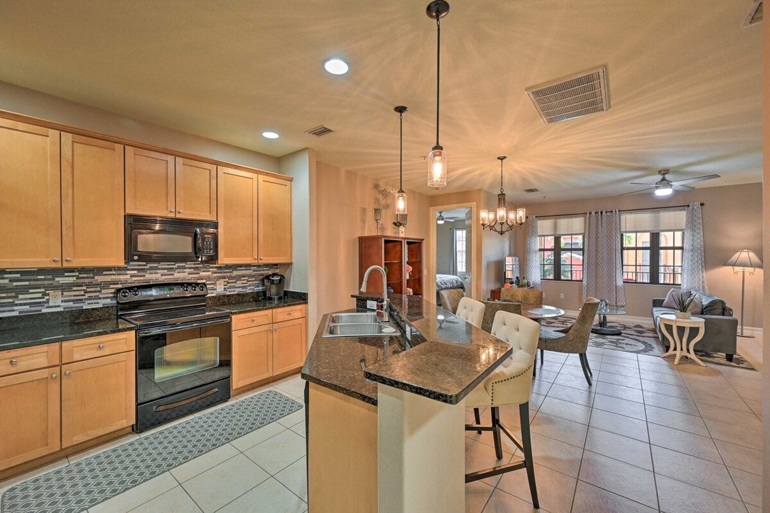 Building Photo - 9155 Delano St