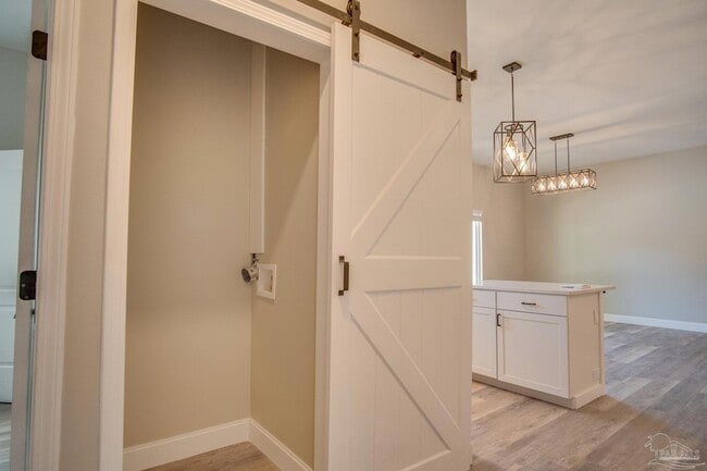 Building Photo - 203 S L St