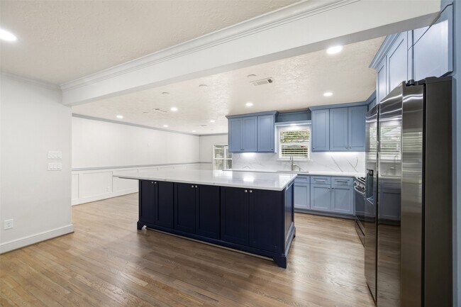 Building Photo - 855 Judiway St