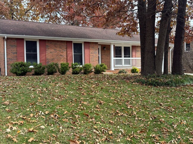 Building Photo - Charming 3 Bedroom, 1.5 Bath Ranch-Style Home