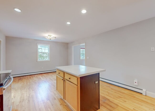 Building Photo - Charming 3BR/ 1.5BA South Portland Residence