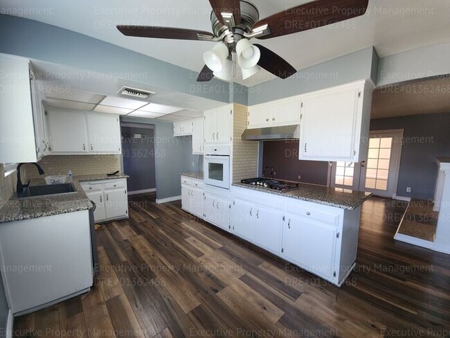 Building Photo - 3 Bedroom 2 Bath house