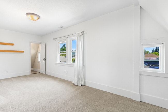 Building Photo - 9648 N Central St