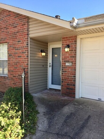 Building Photo - 1296 N Fieldstone Ave
