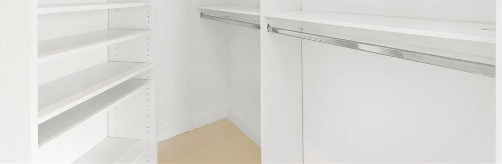 Building Photo - 1010 SW 2nd Ave