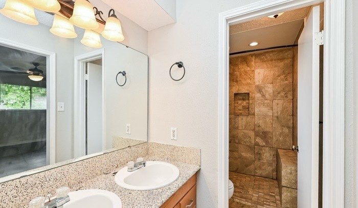Building Photo - 13706 Oleoke Ln