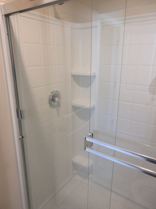 Building Photo - Newer 3 bedroom in South Salem