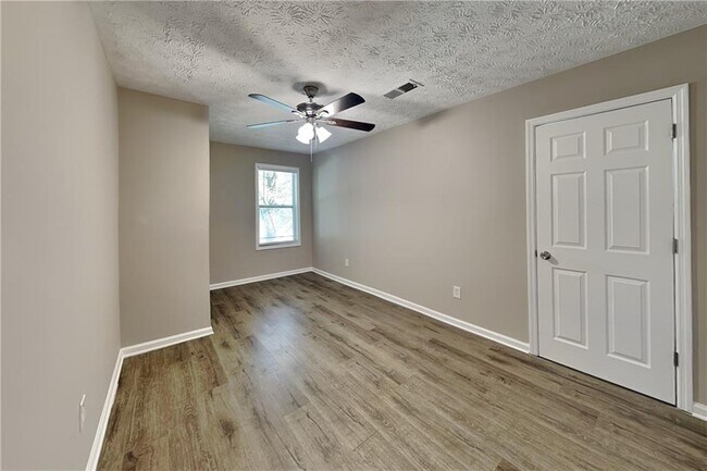 Building Photo - 40 Briar Gate Ln