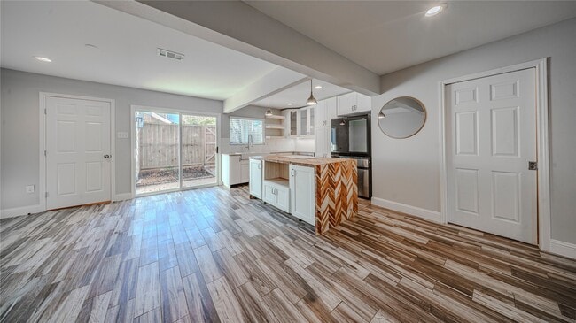 Building Photo - 764 Worthshire St