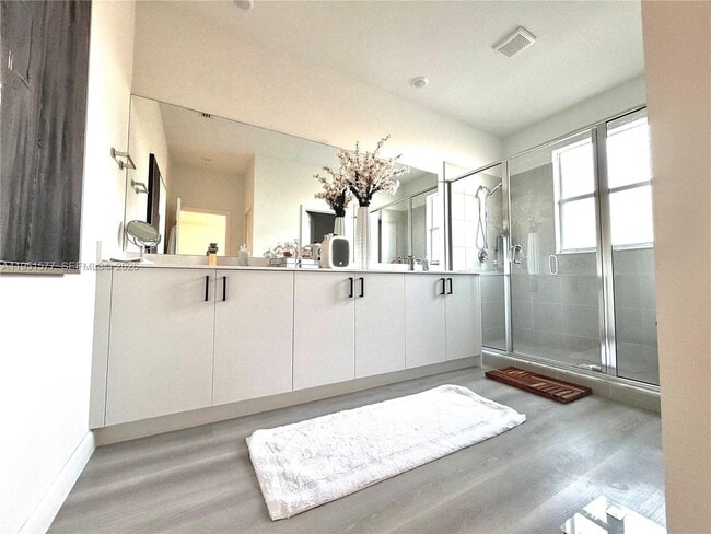 Building Photo - 2661 SE 24th Ct