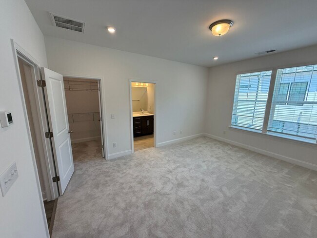 Building Photo - Brand New Townhome in Ballantyne!!