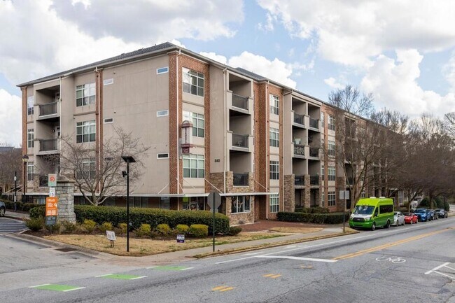 Building Photo - 840 United Ave SE