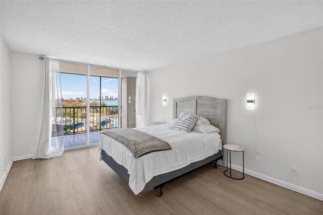 Building Photo - 100 Oakmont Ln