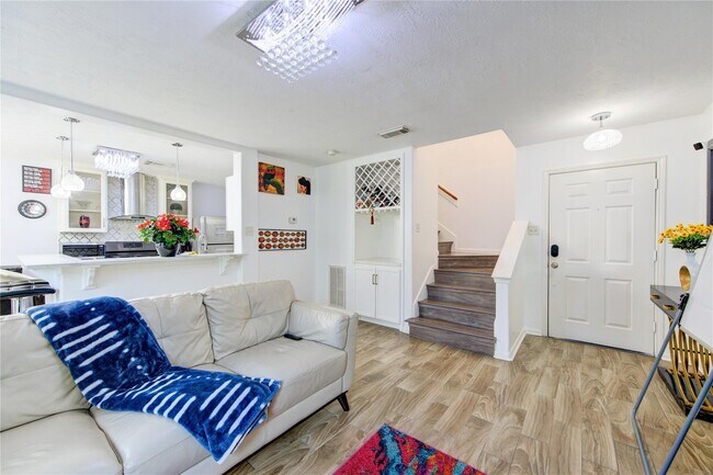 Building Photo - 19334 Strathmore Pl Ln