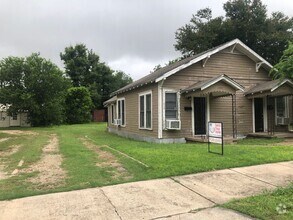 Building Photo - 1 Br Duplex - Available Now