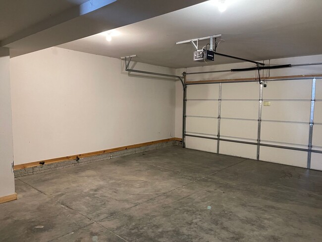 Building Photo - Ankeny 3 Bedroom Townhome Available May 14...