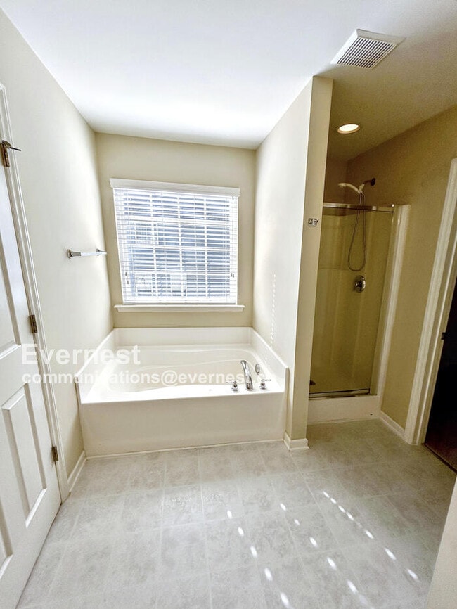 Building Photo - 208 Trevor Ridge Dr