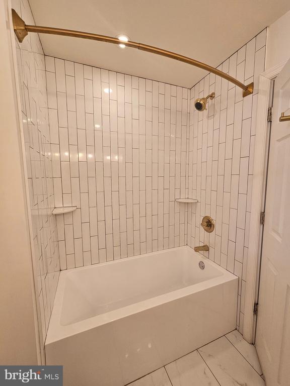 Building Photo - 150 E Pleasant St