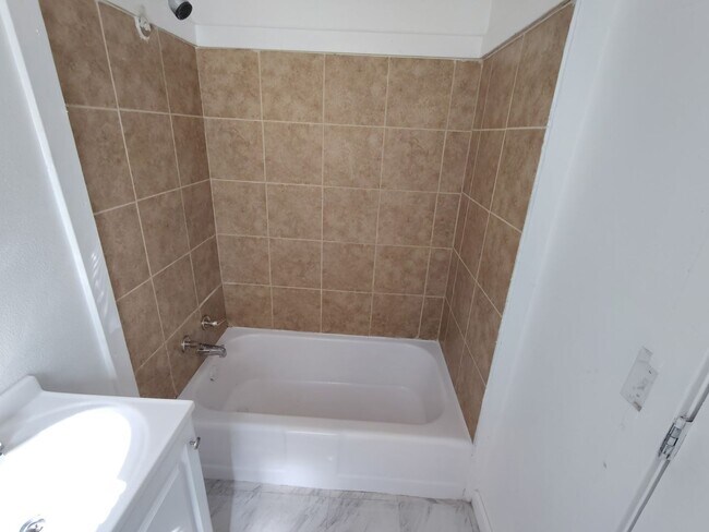 Building Photo - STUDIO Apartment/ALL BILLS PAID!!
