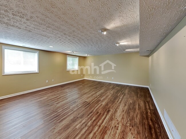 Building Photo - 422 Sunridge Dr