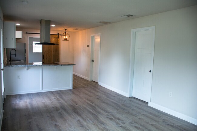 Building Photo - 86 Hurwood Ave