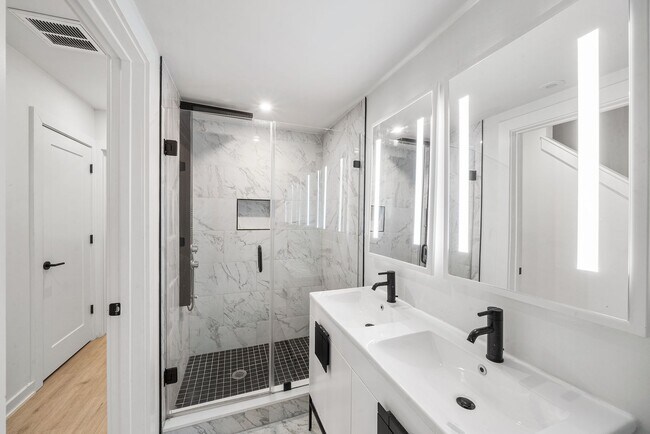 Building Photo - 933 N 29th St