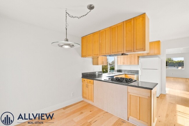 Building Photo - Renovated 2 Bedroom, 1 Bathroom Available ...